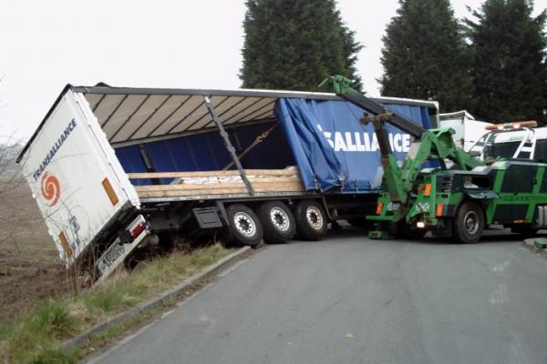 Intervention sur autoroute pour dépannage poids lourds 