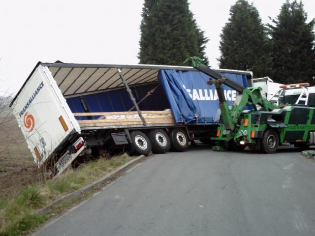 Intervention sur autoroute pour dépannage poids lourds 